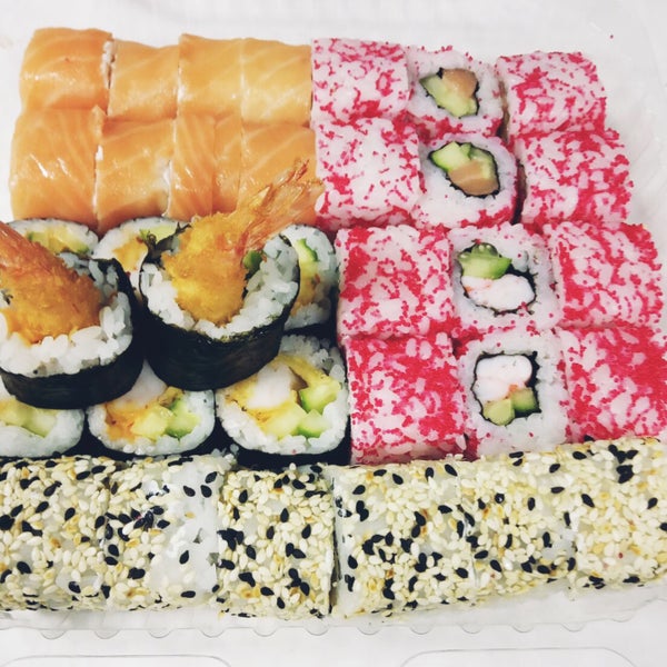 Парус советск кировская область роллы. Суши таун черниговка. Суши таун горячий. Суши таун. Суши таун абакан.