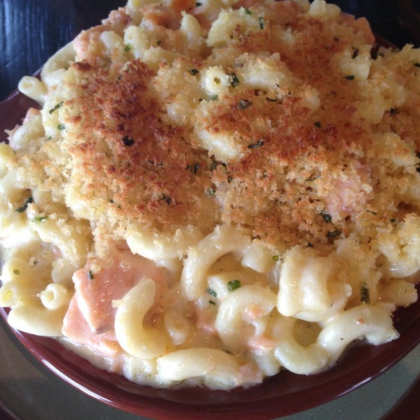 Amazing Mac and cheese. Creamy and delicious! Crabcake sandwich is also a must try.