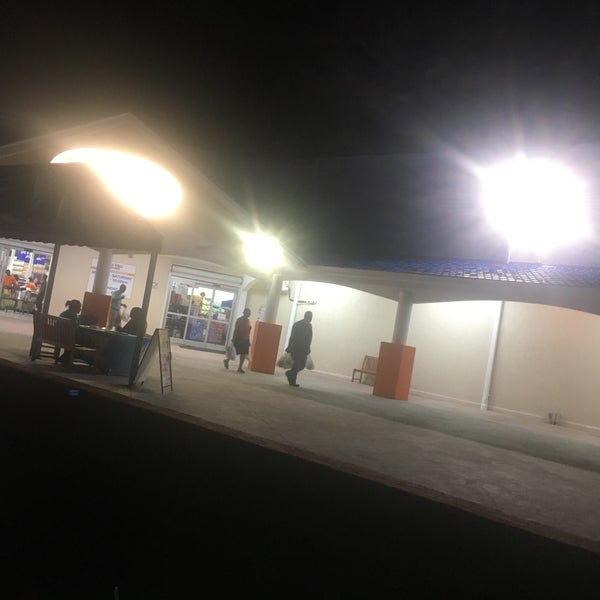 Sawyer's Fresh Market Grocery Store in Nassau