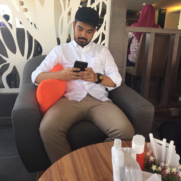 Strawberry Cafe Jalan Lumut 32000 Sitiawan Perak