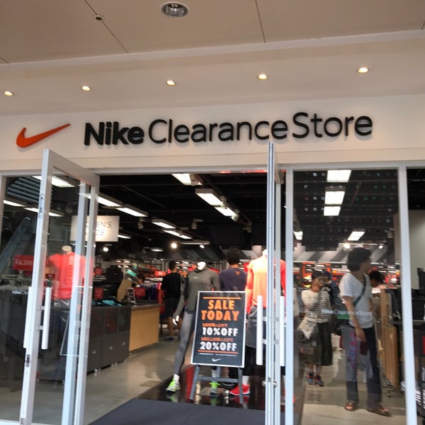 clearance store nike