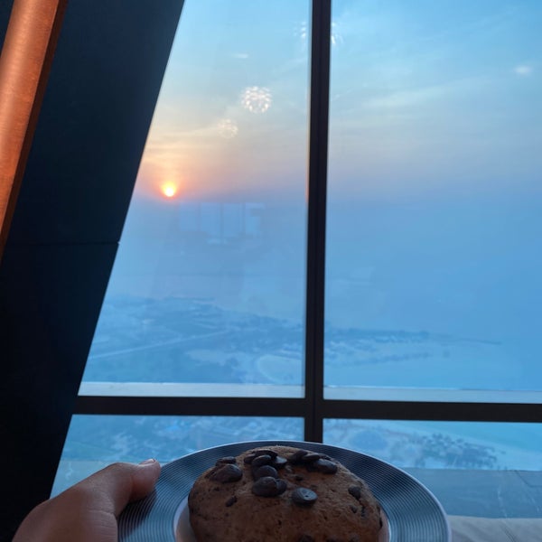 Foto scattata a Conrad Abu Dhabi Etihad Towers da salman il 7/12/2023