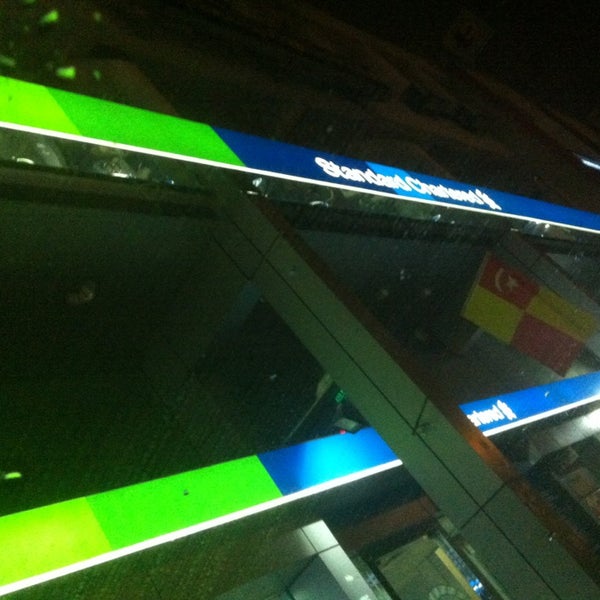 Standard Chartered Bank Damansara Utama'da Banka