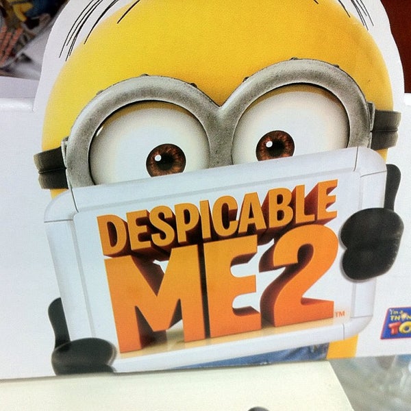 Photo taken at Toys"R"Us by Melinda L. on 10/3/2013