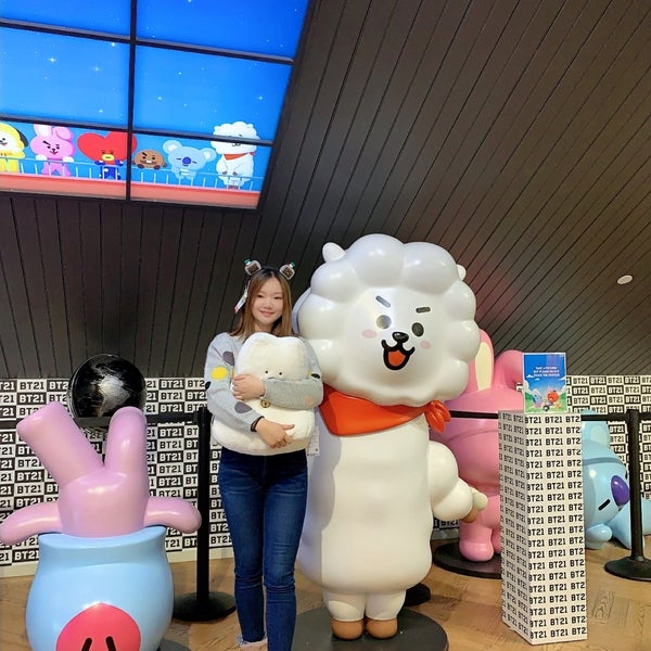 12/27/2019 tarihinde Yixi L.ziyaretçi tarafından LINE Friends Store'de çekilen fotoğraf