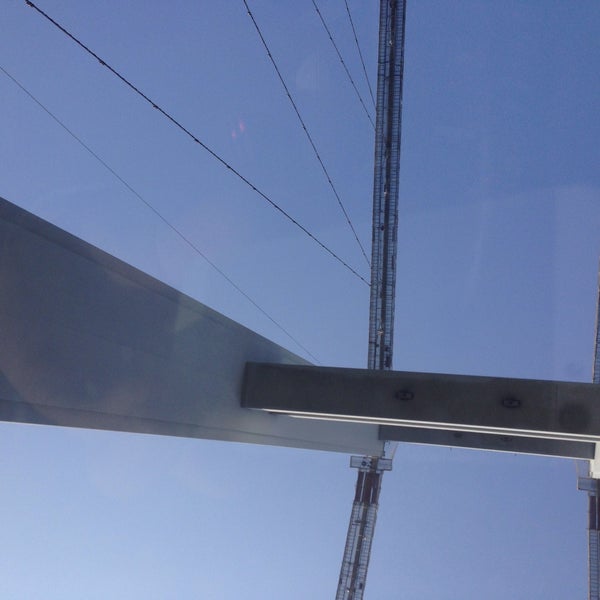 Das Foto wurde bei Bosporus-Brücke von Ufuk Ş. am 4/15/2015 aufgenommen