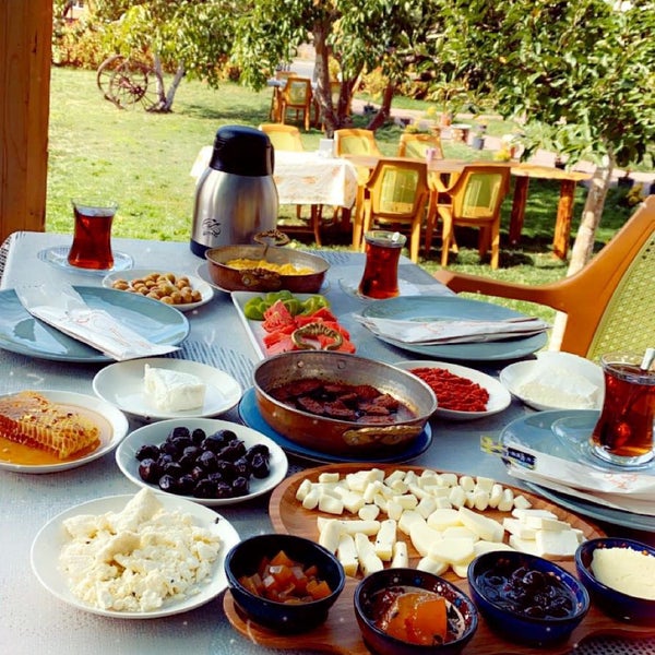 ciftlik kahvalti cafe bahcede yoresel kahvalti 35 ziyaretcidan 2 tavsiye