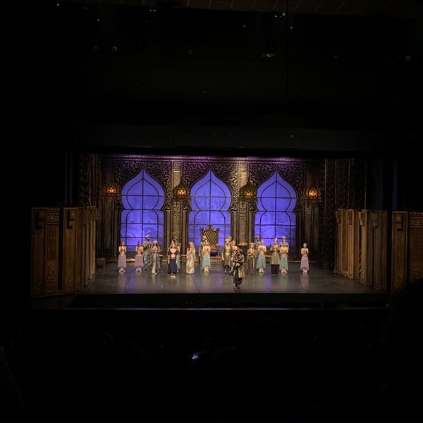 Photo taken at Antalya Devlet Opera ve Balesi by Aynur Y. on 11/28/2019