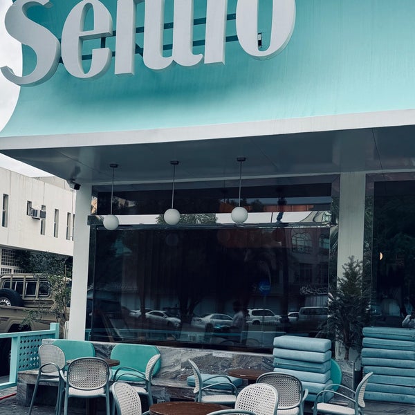 รูปภาพถ่ายที่ Sentio Cafe โดย Abdulaziz เมื่อ 5/1/2024