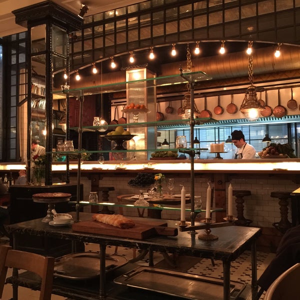 Photo taken at Toto Restaurante &amp; Wine Bar by Haifa A. on 3/21/2015