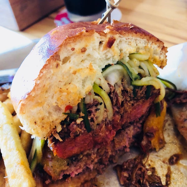 7/4/2018 tarihinde Patti R.ziyaretçi tarafından Burger Bar'de çekilen fotoğraf