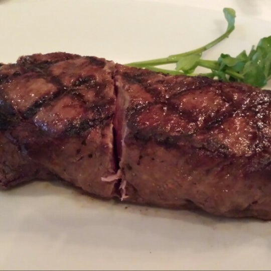 Das Foto wurde bei Shula&#39;s Steak House von Andy S. am 5/28/2014 aufgenommen