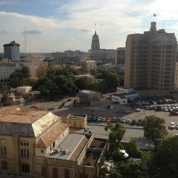 Foto diambil di Residence Inn by Marriott San Antonio Downtown/Alamo Plaza oleh Mirac A. pada 8/31/2013