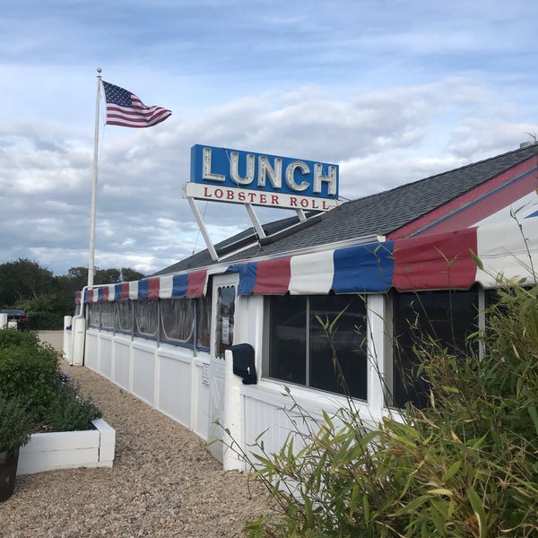 Photo taken at The Lobster Roll Restaurant by Munny K. on 5/24/2019