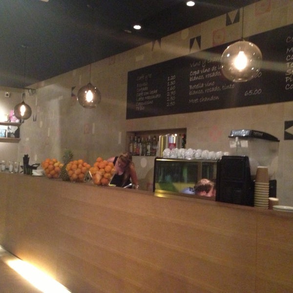 Foto tirada no(a) Zhero Star Sushi Bar &amp; Coffee por Tatiana T. em 6/19/2013