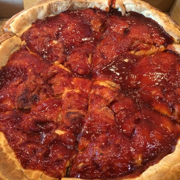 Das Foto wurde bei The Pizza Bistro von JoAnn C. am 4/26/2014 aufgenommen