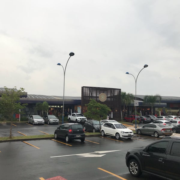 Photo taken at Outlet Premium São Paulo by Tadeu S. on 10/23/2017