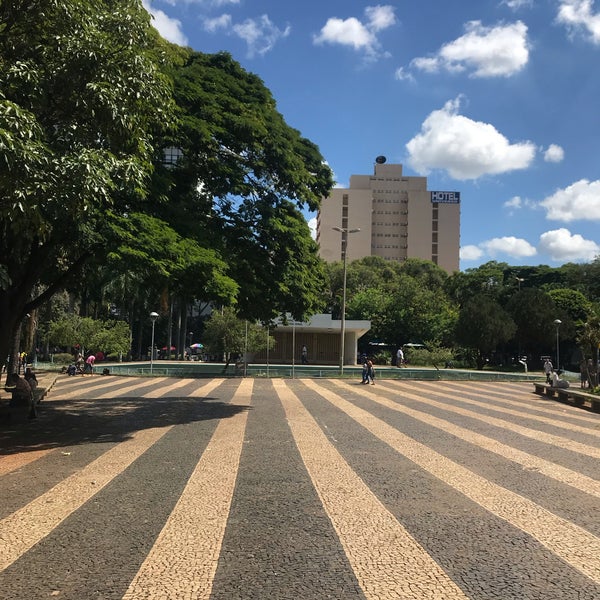 Photo taken at Praça Tubal Vilela by Tadeu S. on 4/25/2019