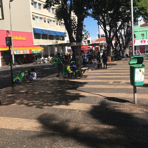 Photo taken at Praça Tubal Vilela by Tadeu S. on 5/27/2018