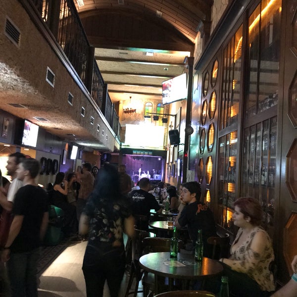 Photo taken at Rock&#39;n Beer Irish Pub by Tadeu S. on 3/31/2018