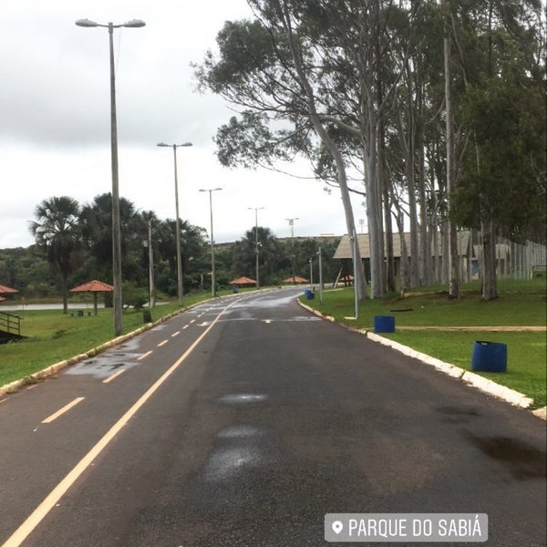 รูปภาพถ่ายที่ Parque do Sabiá โดย Tadeu S. เมื่อ 2/9/2020