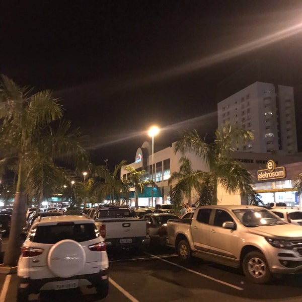 Das Foto wurde bei Center Shopping von Tadeu S. am 2/7/2019 aufgenommen