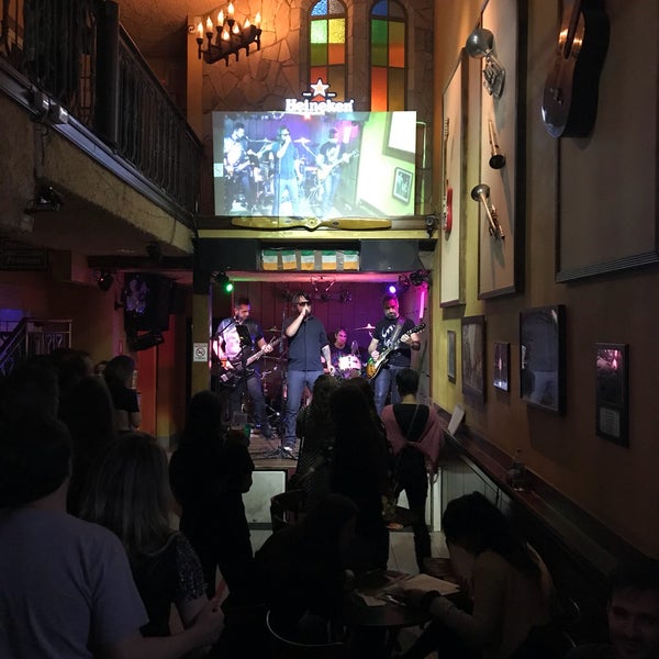 Снимок сделан в Rock&#39;n Beer Irish Pub пользователем Tadeu S. 7/1/2018