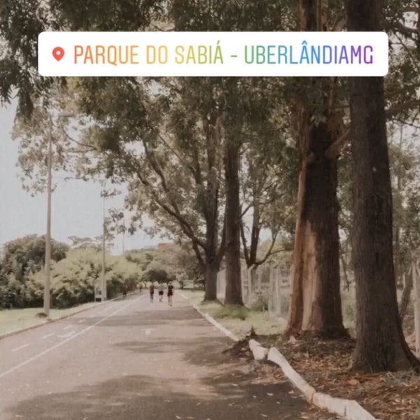 รูปภาพถ่ายที่ Parque do Sabiá โดย Tadeu S. เมื่อ 1/22/2020