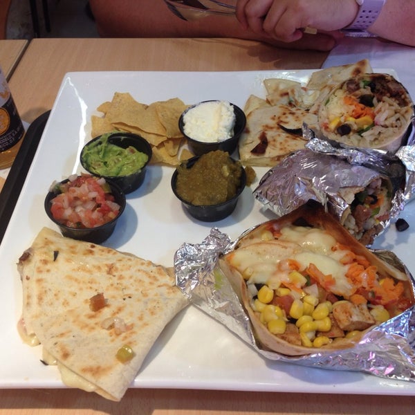 Das Foto wurde bei CBC California Burrito Co. von Thiago B. am 2/21/2014 aufgenommen