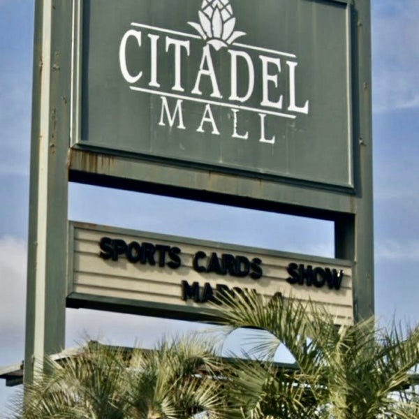 Photo prise au Citadel Mall par Helen W. le4/24/2023