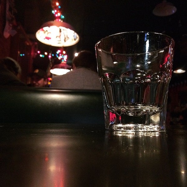 รูปภาพถ่ายที่ Mulligan&#39;s Pub โดย Steven David B. เมื่อ 12/20/2014