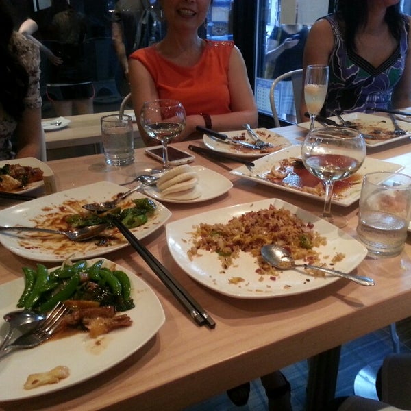 Das Foto wurde bei Uncle Ted&#39;s Modern Chinese Cuisine von Cathy C. am 6/27/2013 aufgenommen