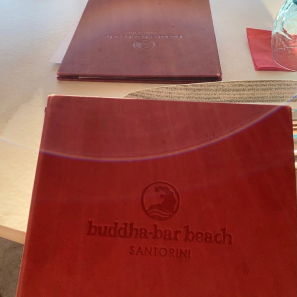 Das Foto wurde bei Buddha-Bar Beach Santorini von لمى ج am 7/22/2022 aufgenommen