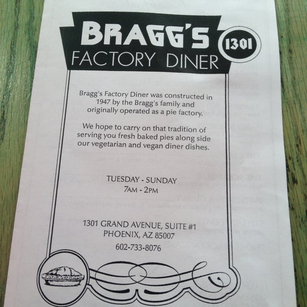 Foto diambil di Bragg&#39;s Factory Diner oleh Sheena W. pada 7/7/2013