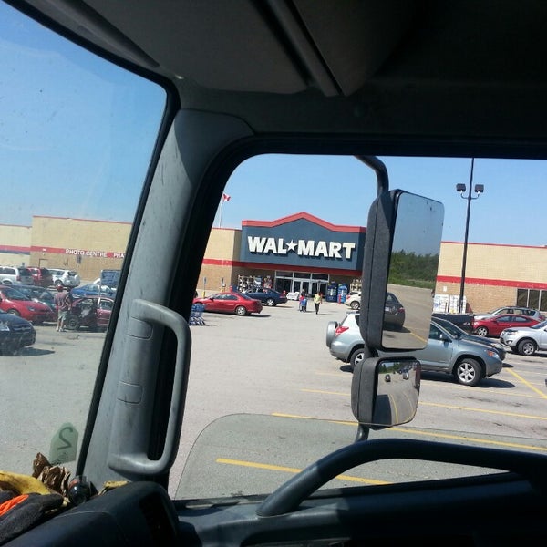 Walmart Supercentre Yarmouth'da Hipermarket