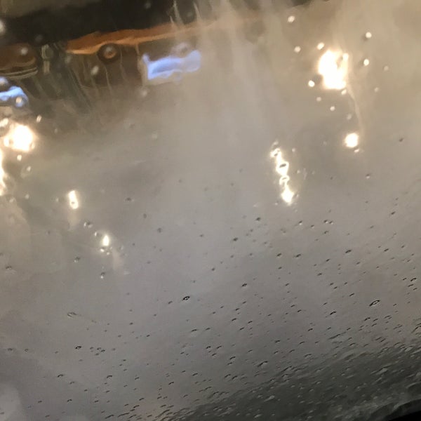 12/1/2017에 Debo G.님이 Aloha&#39;sh Car Wash에서 찍은 사진