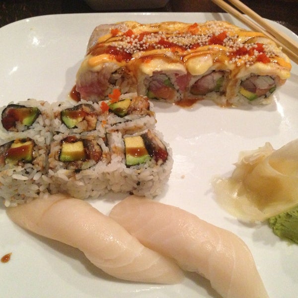 7/13/2013에 Julie F.님이 Ozu Japanese Cuisine &amp; Lounge에서 찍은 사진