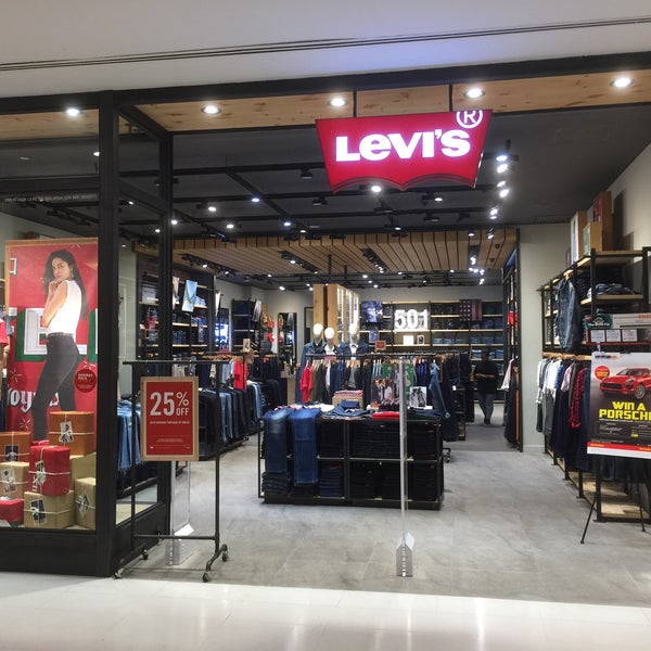 sunway pyramid levis