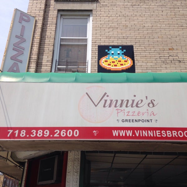 Das Foto wurde bei Vinnie&#39;s Pizzeria von Matt am 5/14/2016 aufgenommen