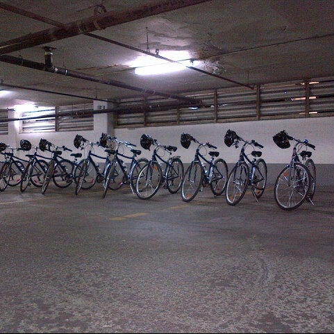 Das Foto wurde bei Toronto Bicycle Tours von Abe D. am 10/6/2012 aufgenommen