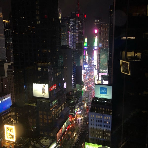 รูปภาพถ่ายที่ Novotel New York Times Square โดย Aleksei S. เมื่อ 9/9/2018