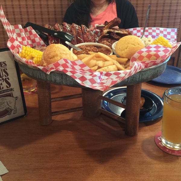 Photo taken at Famous Dave&#39;s Bar-B-Que by Rocio F. on 12/6/2015