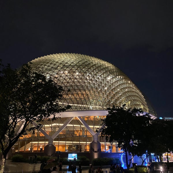 Photo taken at Esplanade - Theatres On The Bay by Amy C. on 1/12/2020