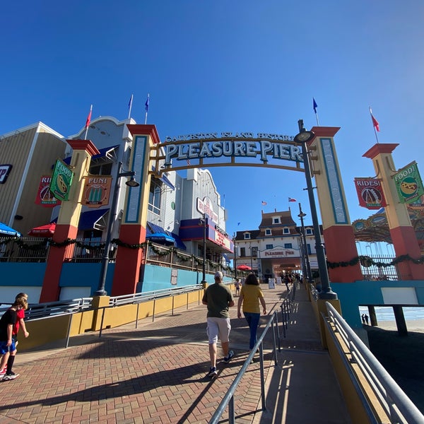 Foto tomada en Galveston Island Historic Pleasure Pier  por Geoffrey K. el 11/23/2020