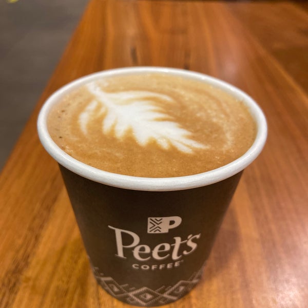 Снимок сделан в Peet&#39;s Coffee &amp; Tea пользователем Alaan 🇺🇸🇸🇦 12/3/2020