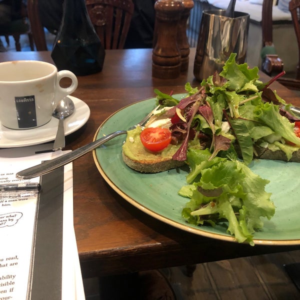 Enjoyed the avocado on sourdough bread with salad, egg, and bacon. Good cappuccino with oat milk as well. Nice environment and decor. Service was very friendly and pleasant (if not super fast)