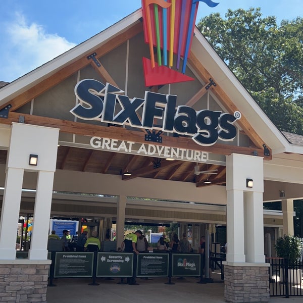 รูปภาพถ่ายที่ Six Flags Great Adventure โดย Fahad เมื่อ 8/19/2022