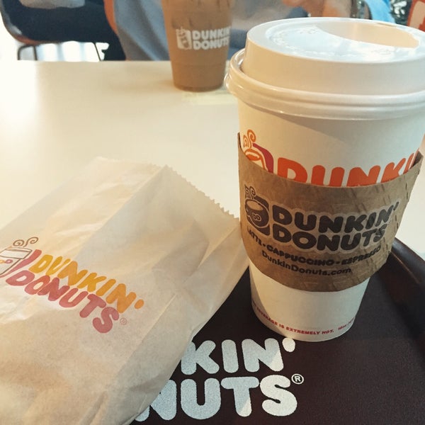 รูปภาพถ่ายที่ Dunkin&#39; Donuts โดย Julio เมื่อ 7/10/2015