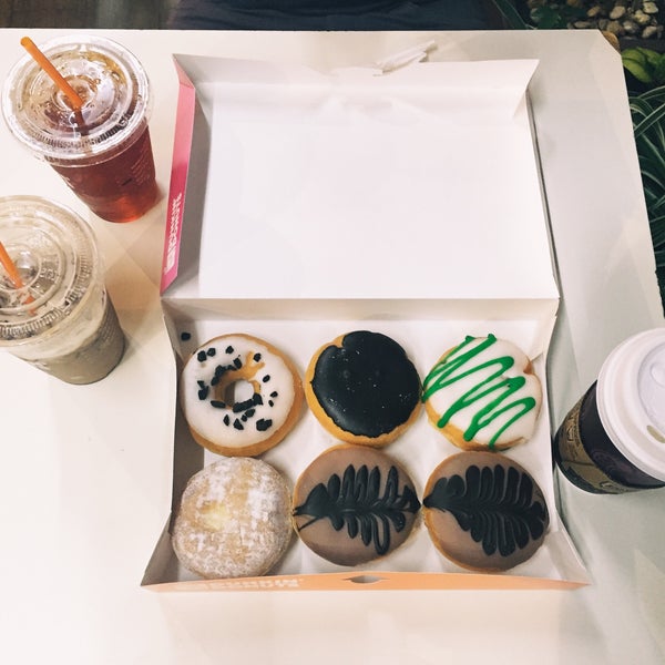 รูปภาพถ่ายที่ Dunkin&#39; Donuts โดย Julio เมื่อ 8/13/2016
