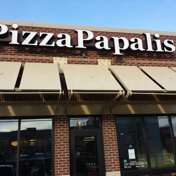 Снимок сделан в PizzaPapalis of Rivertown пользователем Kim D. 4/29/2014